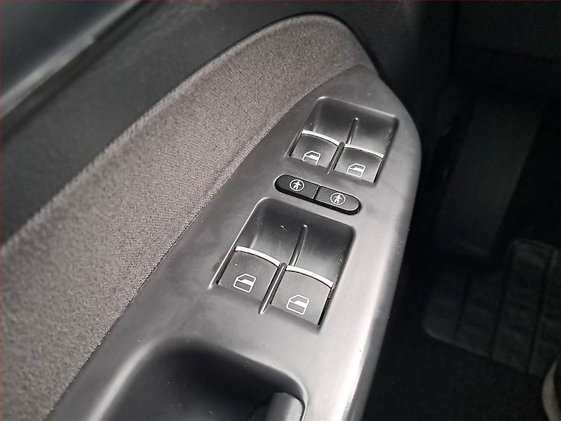 Volkswagen Touran (2012) 1.6 TDI, Tempomat - fotka 15 z 15