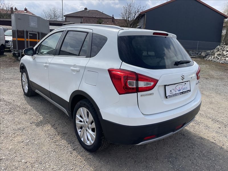 Suzuki SX4 S-Cross 3,0 DDiS 88kw 4x4 havarované, - fotka 3 z 31