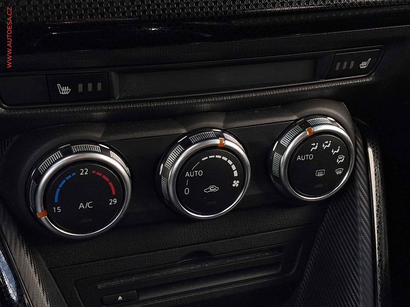 Mazda 2 (2019) 1.5i, AC, navi, kamera - fotka 15 z 17