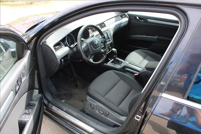 Škoda Superb 2,0 TDi  4 x 4, DIG.KLIMA, ČR - fotka 9 z 38