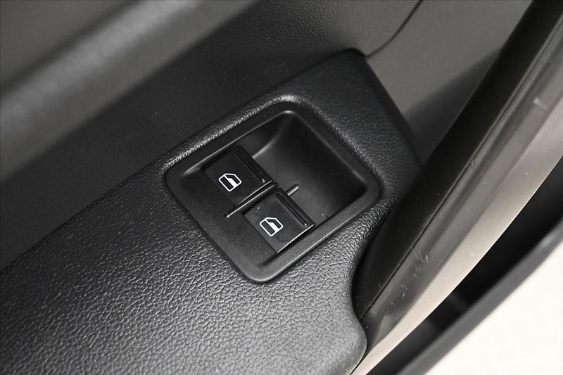 Volkswagen Caddy 2,0 TDI 75kW MAXI KLIMA - fotka 22 z 27