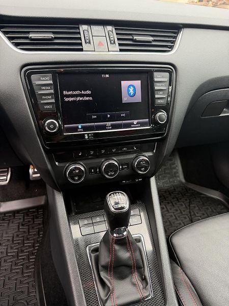Škoda Octavia (2015) RS 2.0 TSI 162kW Challenge DPH - fotka 4 z 12