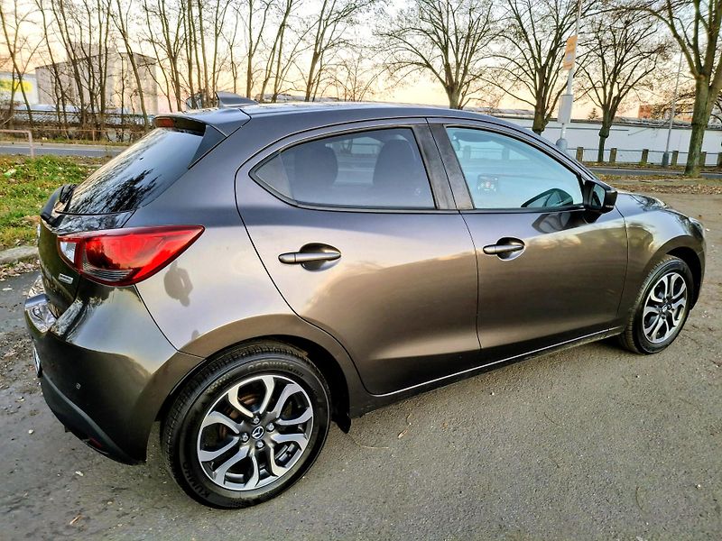 Mazda 2 1.5 benzin Rezervace - fotka 2 z 46