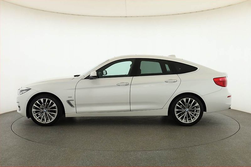 BMW Řada 3 (2017) 320d xDrive GT, 4X4, Automat - fotka 3 z 20