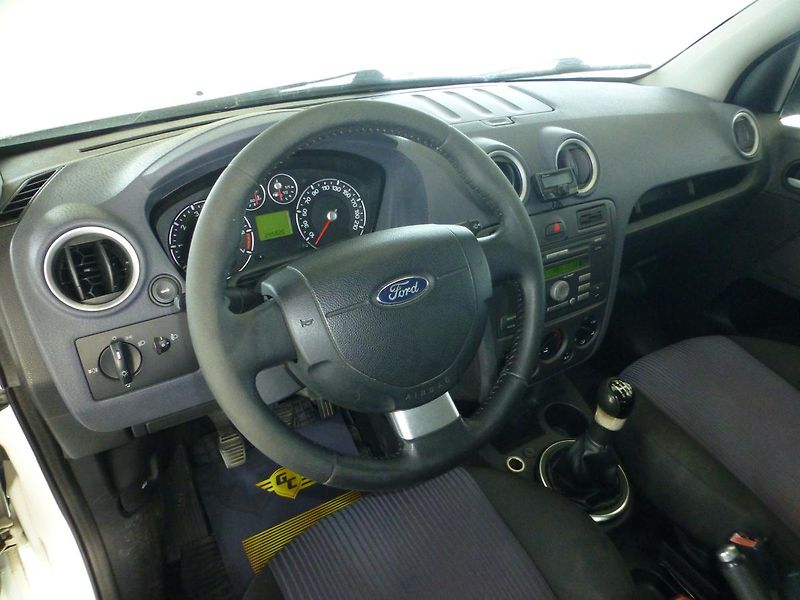 Ford Fusion (2010) 1,4i*KLIMA*VYHŘ.ČELNÍ SKLO* - fotka 11 z 24