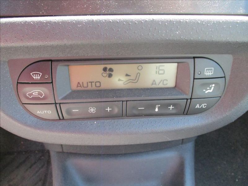 Citroën C3 1,4 i Exclusive, klima,servis, - fotka 14 z 29