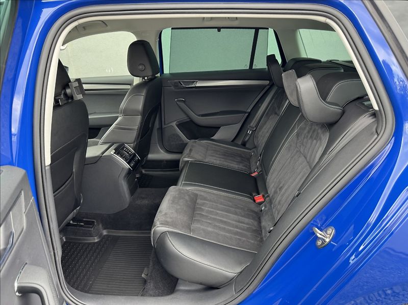 Škoda Superb 2,0 TDI DSG STYLE DPH 1.maj ČR - fotka 20 z 50