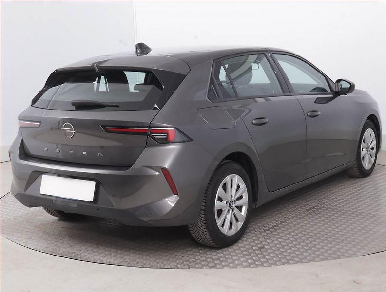 Opel Astra (2023) Edition 1.2 Turbo, Navi - fotka 5 z 15