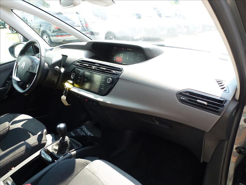 Citroën C4 Picasso 1,2 PureTech 130 6MAN Turbo Od - fotka 29 z 55