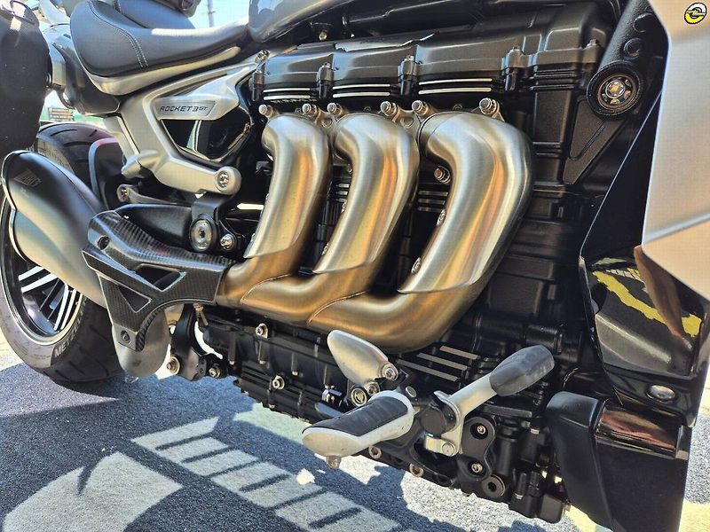 Triumph Rocket 3 (2022) GT (2022) – 1. majitel, Odpoče - fotka 23 z 26