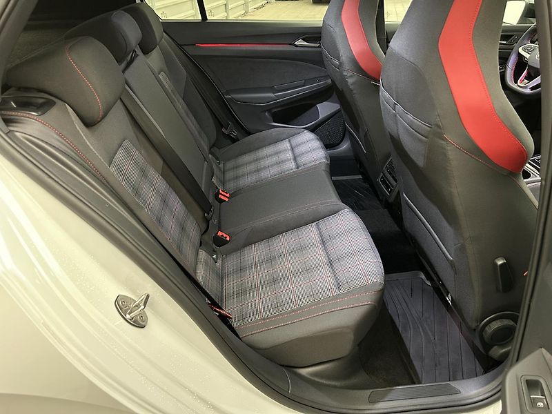 Volkswagen Golf 2.0 TSI GTI - fotka 27 z 31