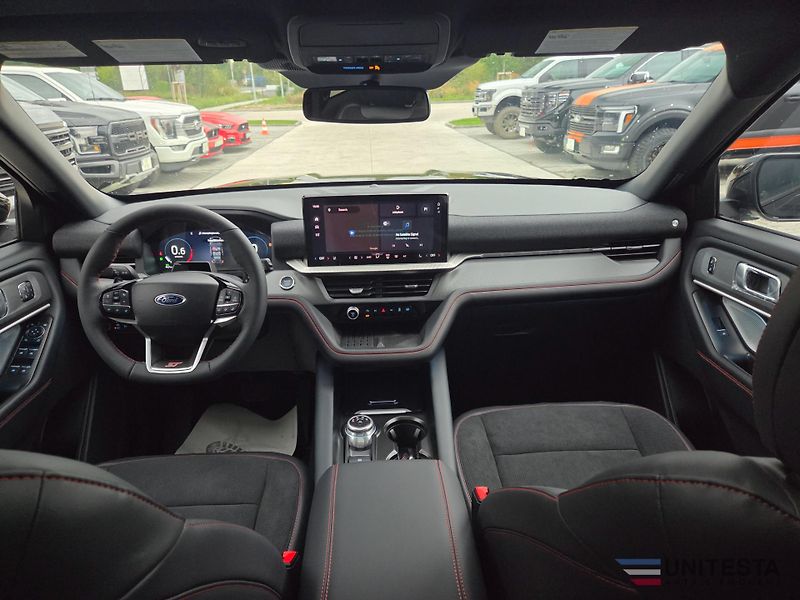 Ford Explorer (2026) 2026 Explorer ST 4x4 - fotka 10 z 13