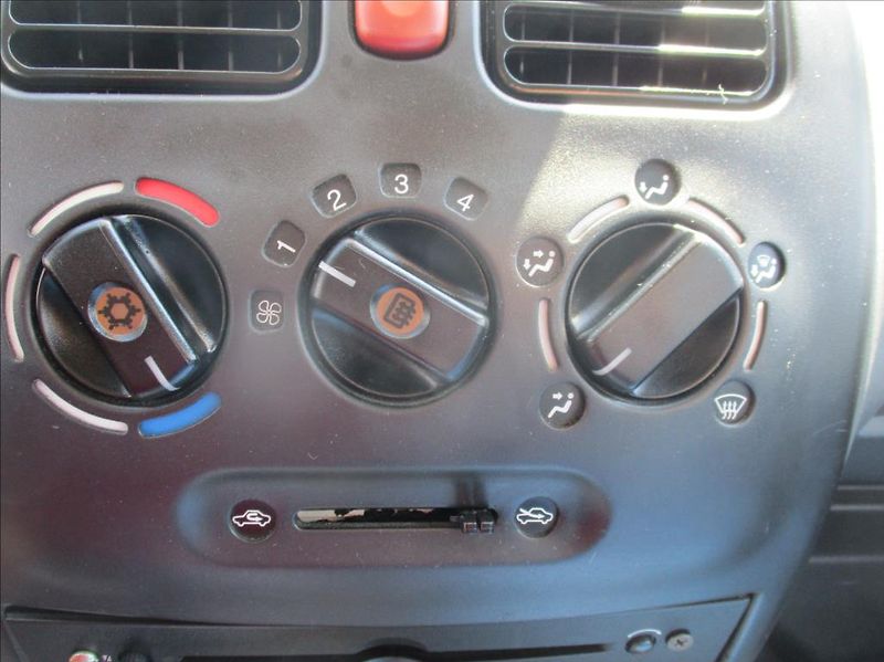 Opel Agila 1,2 i, klima, + letní pneu, - fotka 16 z 23