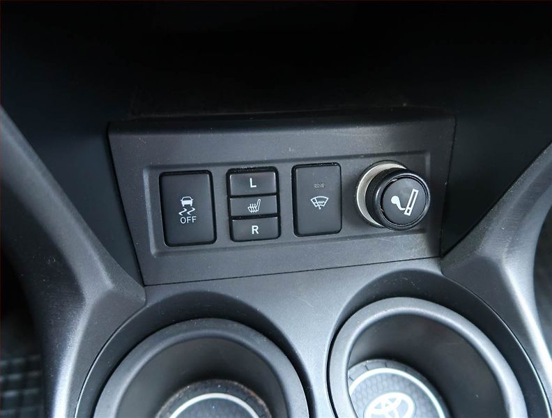 Toyota RAV4 (2011) 2.2 D-4D, 4X4, Tempomat - fotka 16 z 19