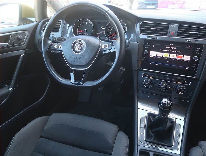 Volkswagen Golf (2019) 1.0 TSI, Tempomat - fotka 7 z 17