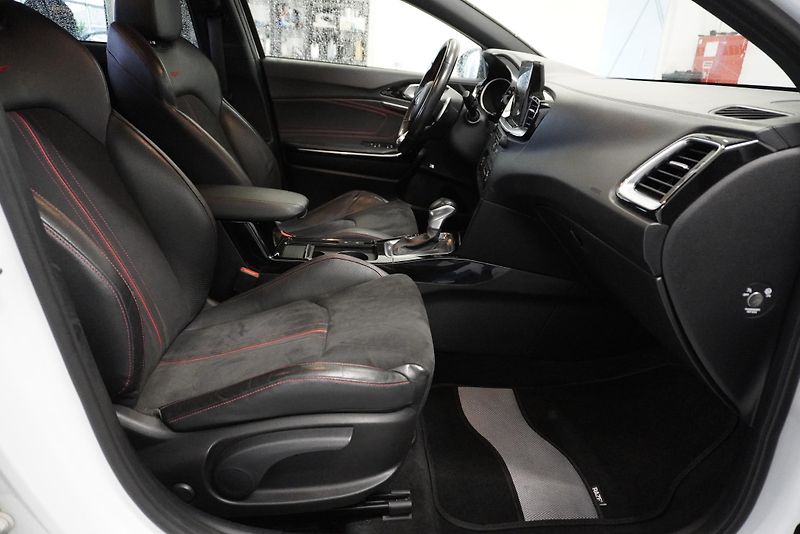Kia ProCeed 1.6 T-GDI 150kW GT-LINE AUT - fotka 26 z 31