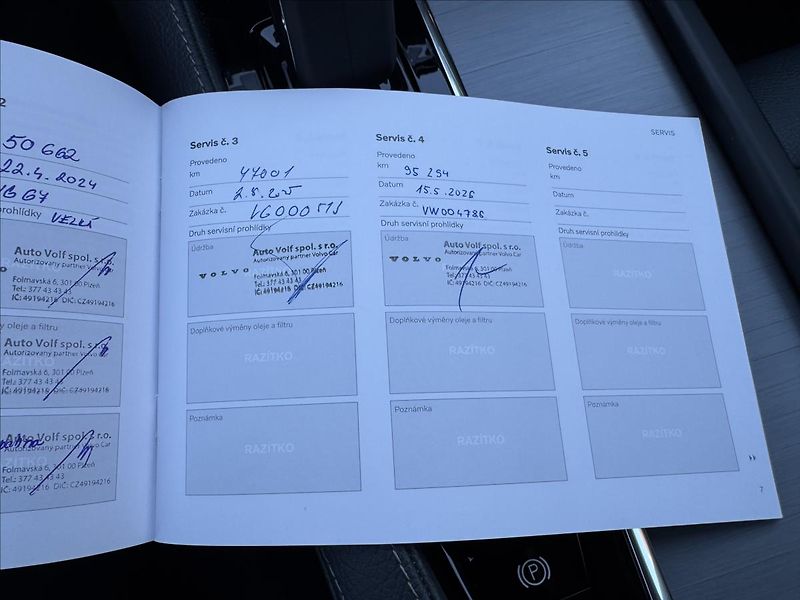 Volvo XC90 2,0 B5 AWD Momentum Pro AT ČR - fotka 30 z 33