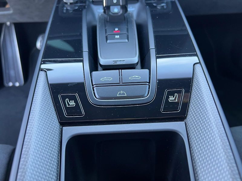 Porsche 911 (2024) Carrera GTS Cabrio SportChrono - fotka 9 z 31
