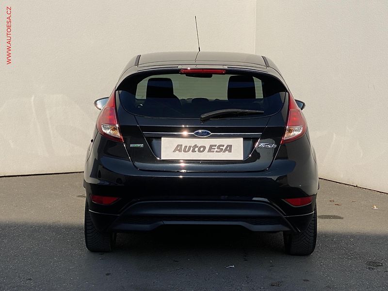 Ford Fiesta (2015) 1.0 EB, Titanium, výhřev sed - fotka 5 z 17