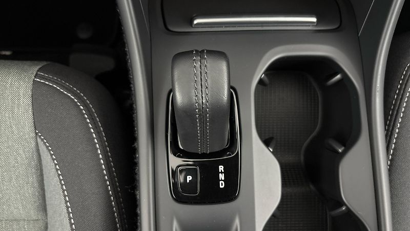 Volvo XC40 2.0 T3 AUT Momentum Pro - fotka 23 z 28