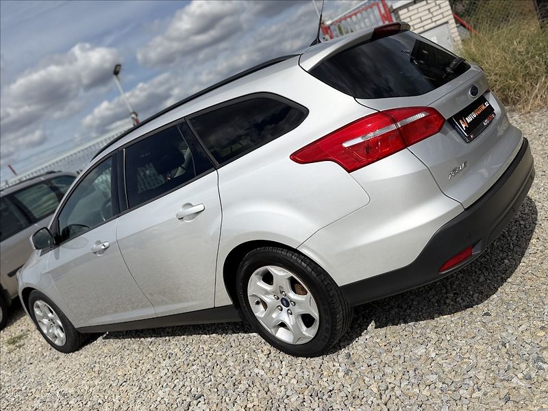 Ford Focus 1,5 TDCi - fotka 7 z 25