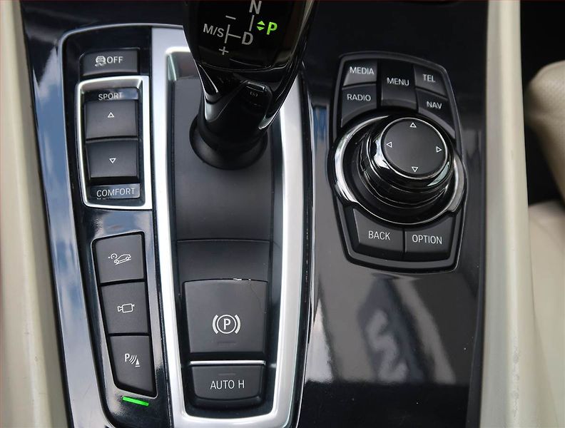 BMW Řada 5 (2012) 530d xDrive GT, 4X4, Automat - fotka 21 z 34