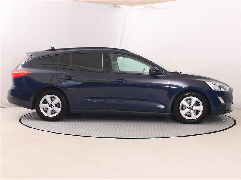 Ford Focus (2018) 1.5 EcoBlue, Serv.kniha - fotka 6 z 17