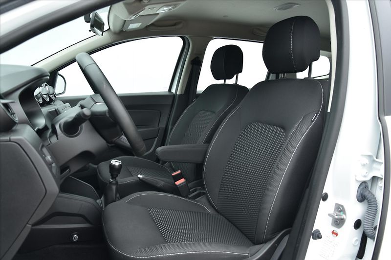 Dacia Duster 1.0TCe 67kW 1. MAJITEL ČR - fotka 9 z 21