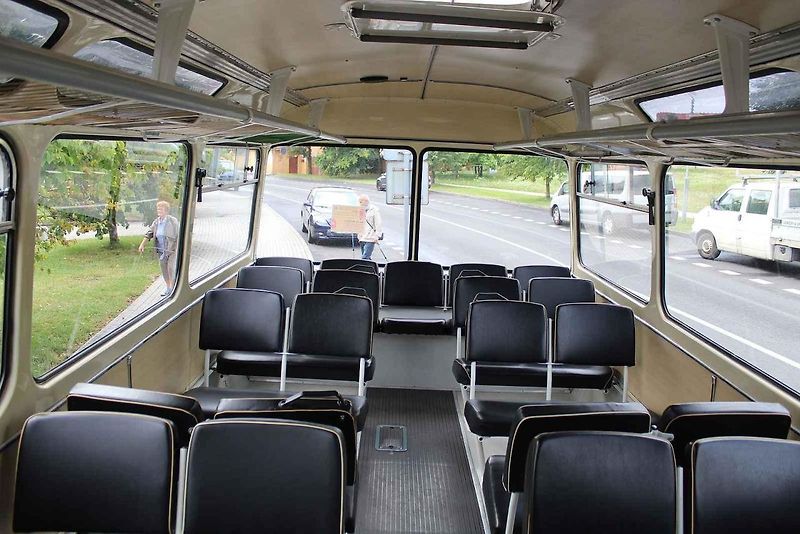Dva dny si mohli zájemci prohlížet historický autobus Karosa ŠL11 z roku 1979, který na stanovišti před přesunutým kostelem Nanebevzetí Panny Marie v Mostě vystavoval Dopravní podnik měst Mostu a Litvínova.