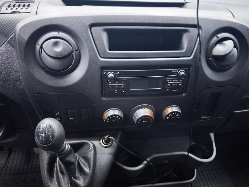 Renault Master (2019) 2.3, L3H2, klima, kamera - fotka 25 z 28