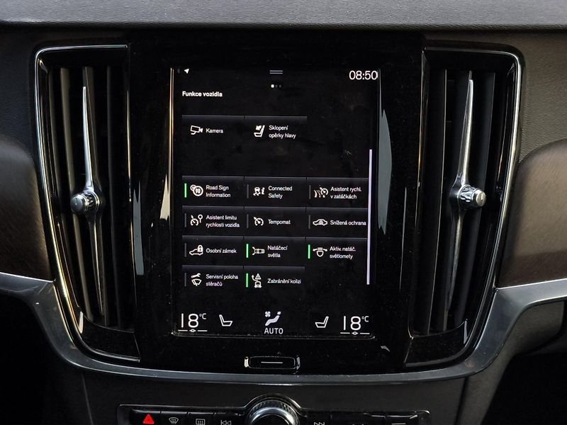 Volvo V90 (2019) CROSS COUNTRY D4 4x4 2.0 140kW - fotka 19 z 28