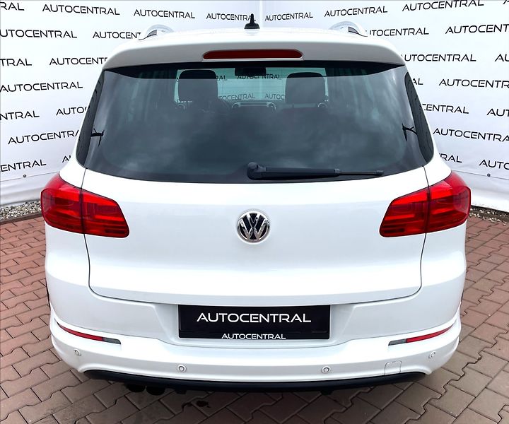 Volkswagen Tiguan 2,0 TDi,103kW,R-line,4x4,serv. - fotka 5 z 22