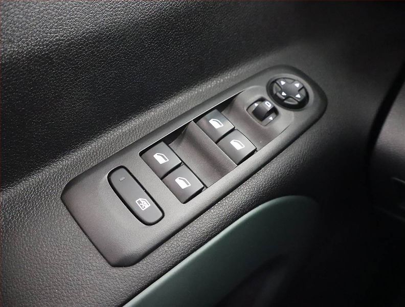 Citroën Berlingo (2019) Feel 1.5 BlueHDi, 5Míst, ČR - fotka 19 z 20