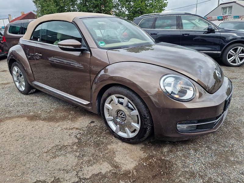 Volkswagen Beetle CABRIO 2,0TDI DESIGN - fotka 9 z 22