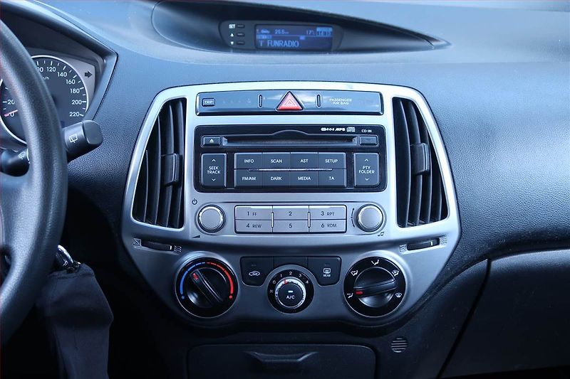 Hyundai i20 (2014) 1.2 - fotka 12 z 15
