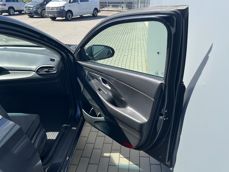 Hyundai i30 (2020) - fotka 38 z 44