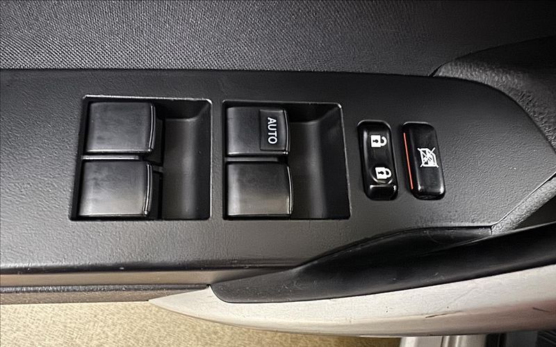 Toyota Auris 1,4 66kW NAVI KAMERA TAŽNÉ - fotka 25 z 32