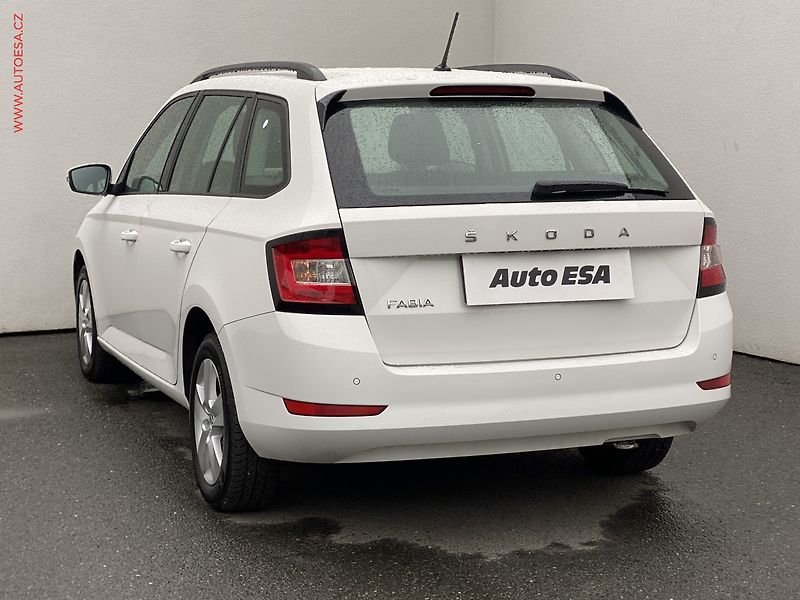 Škoda Fabia (2020) 1.0 TSi, 2.maj,ČR, Ambition - fotka 6 z 17