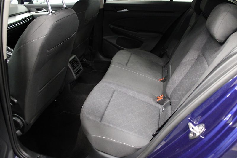 Volkswagen Golf 1,5 TSI EVO 96KW M6 1.MAJ. CZ - fotka 12 z 34