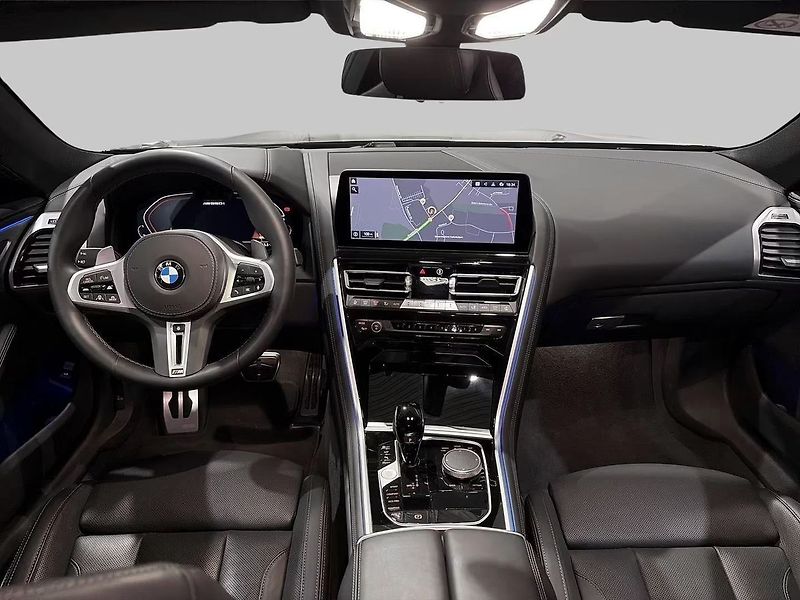 BMW Řada 8 (2025) M850i xDrive Coupé 08/2025 - fotka 8 z 15