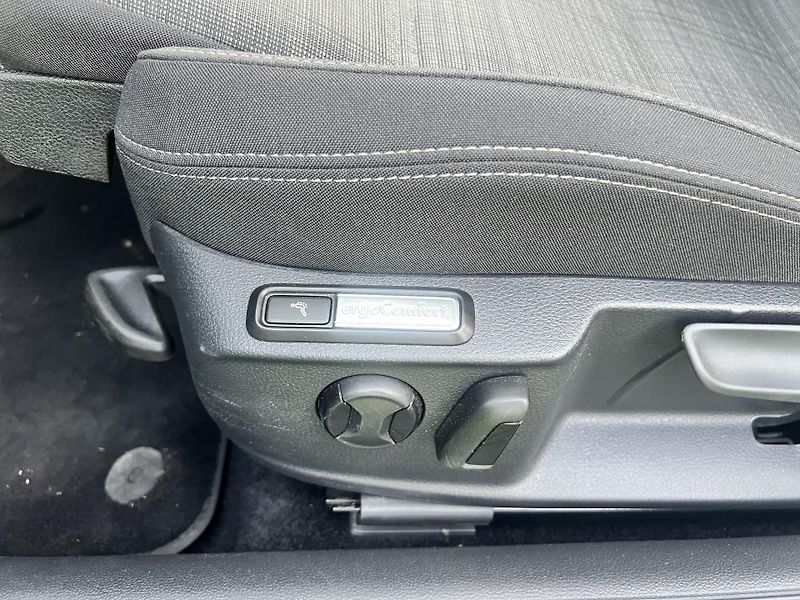 Volkswagen Passat 2.0TDI 110KW,NAVI,LED,APP,ALU - fotka 34 z 47
