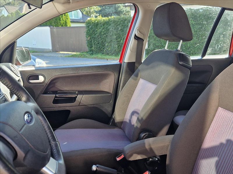 Ford Fusion 1,4 i SENZORY AUTAC PO SERVISU - fotka 17 z 35
