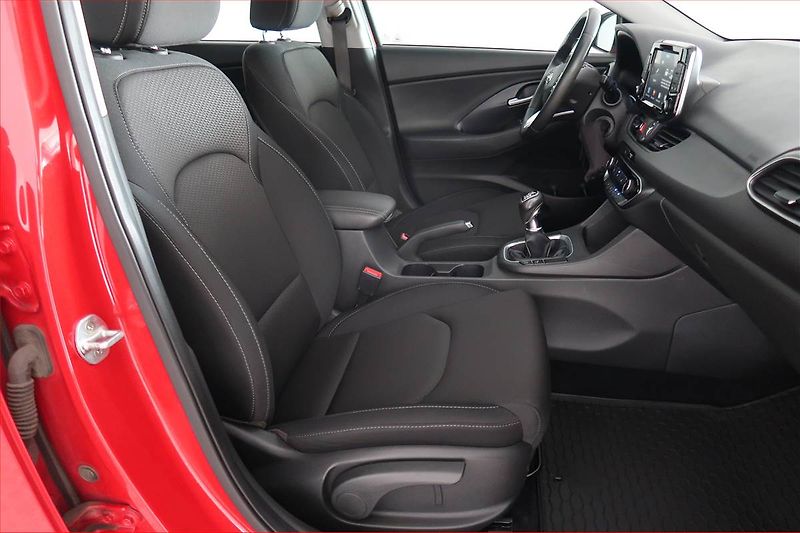 Hyundai i30 (2020) 1.4 T-GDI, ČR,1.maj - fotka 9 z 17