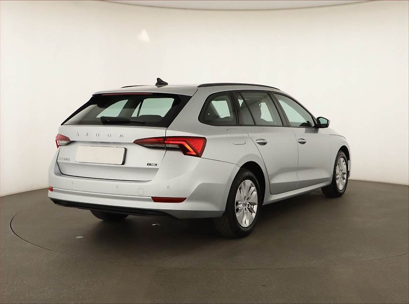 Škoda Octavia (2022) Ambition 1.0 TSI e-tec - fotka 5 z 16