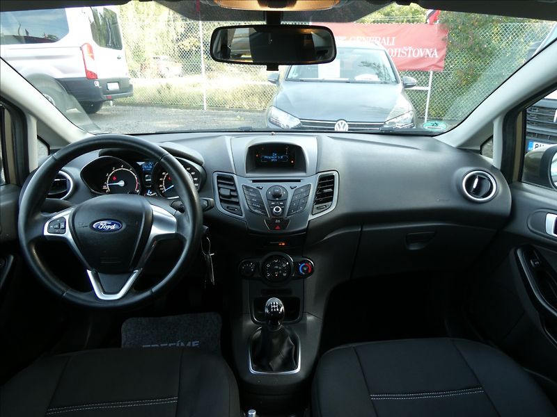 Ford Fiesta 1,2 i 60kW 1.MAJITEL, SERVISKA - fotka 27 z 44