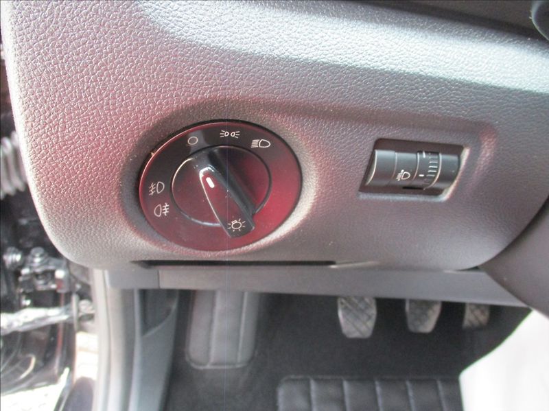 Škoda Fabia 1,2 TSI, aut. klima, servis, - fotka 21 z 32