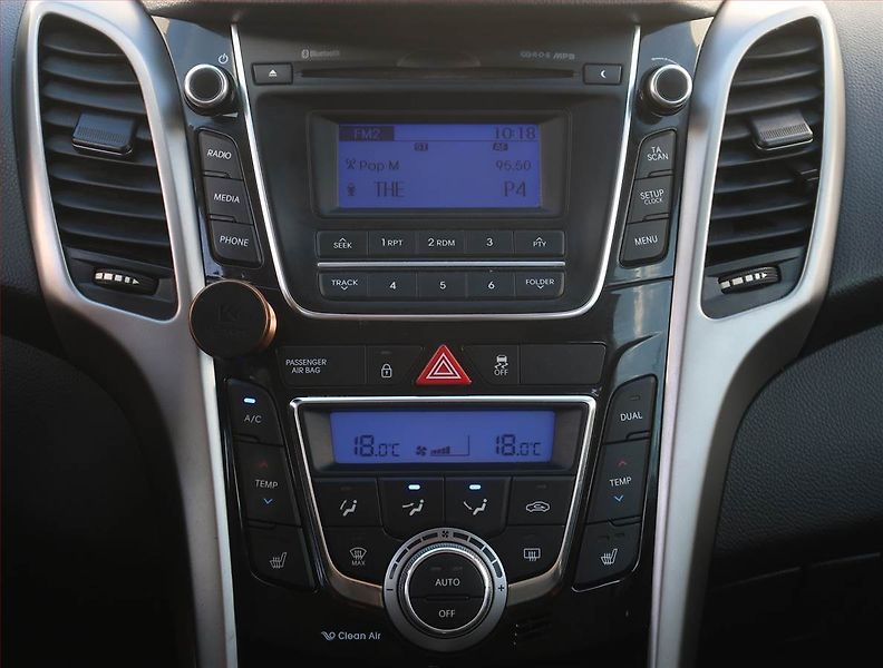 Hyundai i30 (2014) Weekend 1.6 MPI, Serv.kniha - fotka 12 z 17