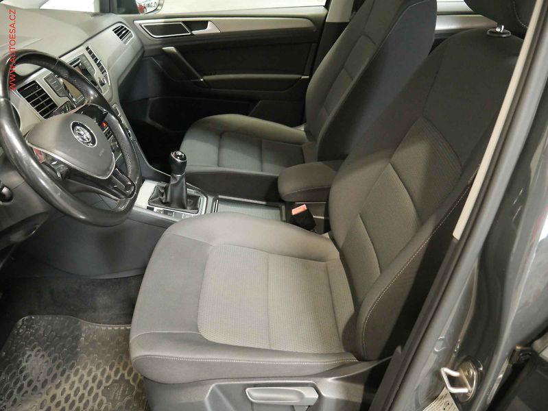 Volkswagen Golf Sportsvan (2015) 1.2 TSi, ČR, AC, temp - fotka 9 z 19