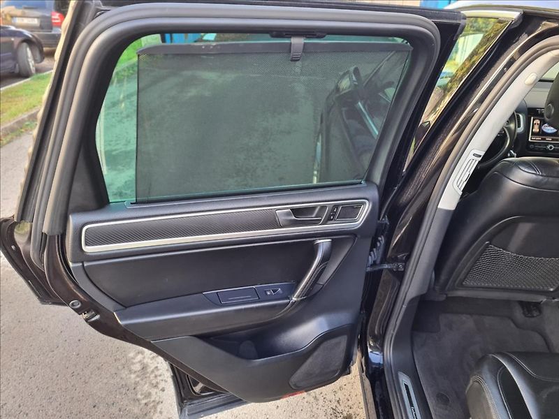 Volkswagen Touareg 4.2TDi*EXCLUSIVE*TAŽNÉ*KAM - fotka 21 z 45