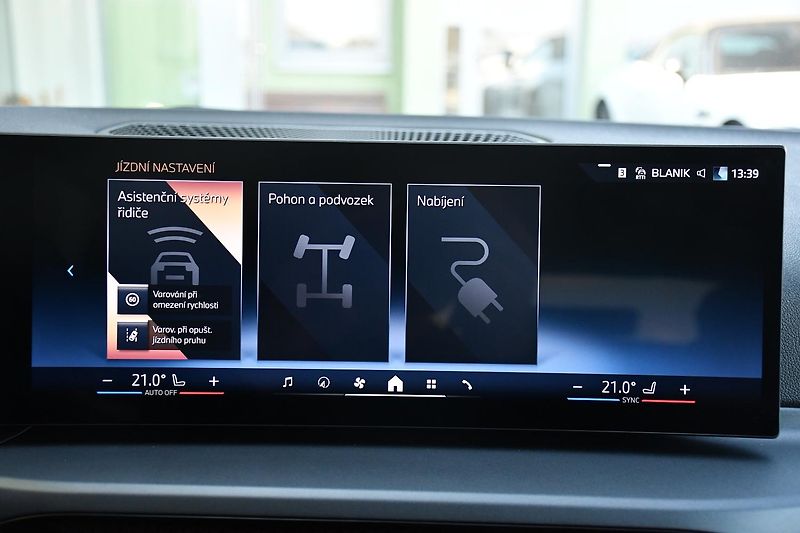 BMW i4 eDrive35 FACELIFT 3L-ZÁRUKA 1M - fotka 33 z 45